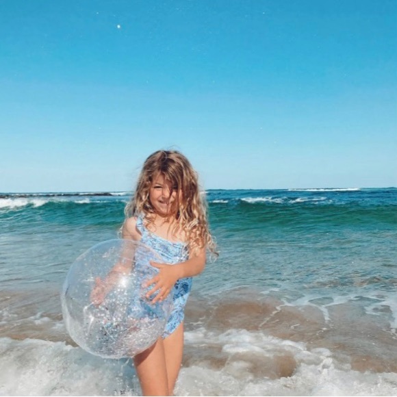 Hearts Pool Inflatable Party Kit - Picture 9 of 11